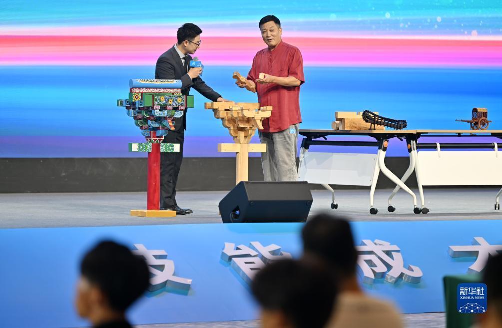long8下载